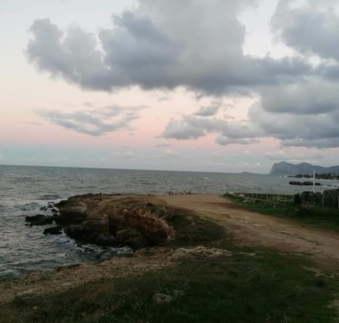 La Terrazza Sul Mare Monolocale Con Terrazza Vicino Aereoporto&Mare Sicilian Vintage Style Beach House Cinisi Εξωτερικό φωτογραφία